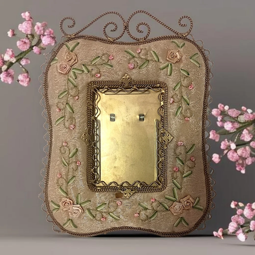 Vtg Victorian Embroidered Flower Picture Frame Photo Gold Lame'‎ Metal Mesh FLAW